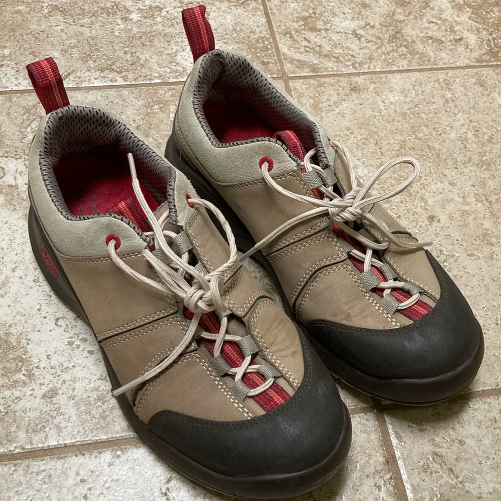 CHACO LADIES SHOES